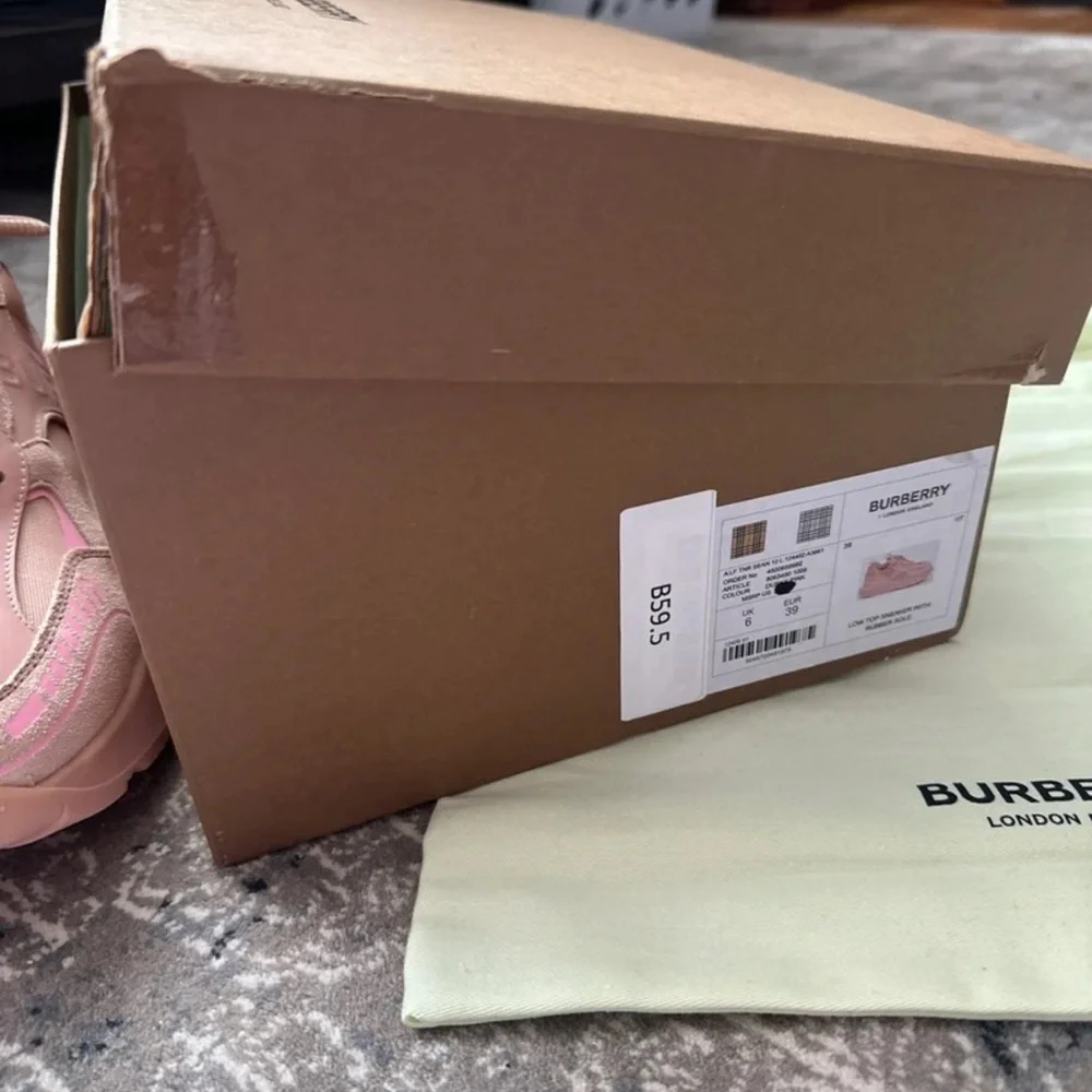 NEW IN BOX BURBERRY LOW TOP SNEAKERS PINK - Picture 6 of 6